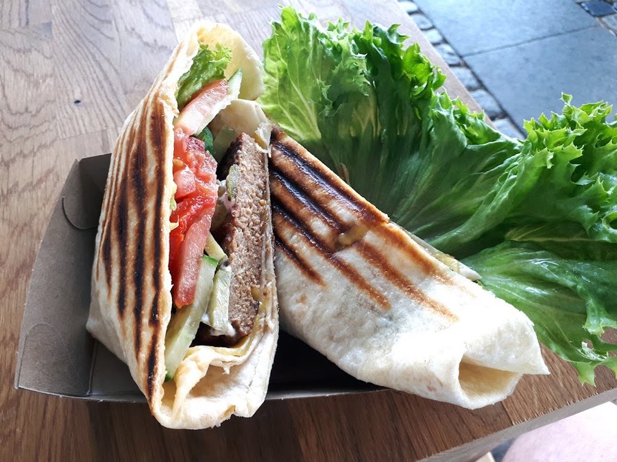 Gegrillter Signature Wrap und Specialty Coffee